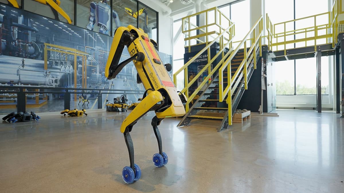 Spot Robot Anjing Boston Dynamics Lakukan Backflip untuk Tingkatkan Kinerja Industri