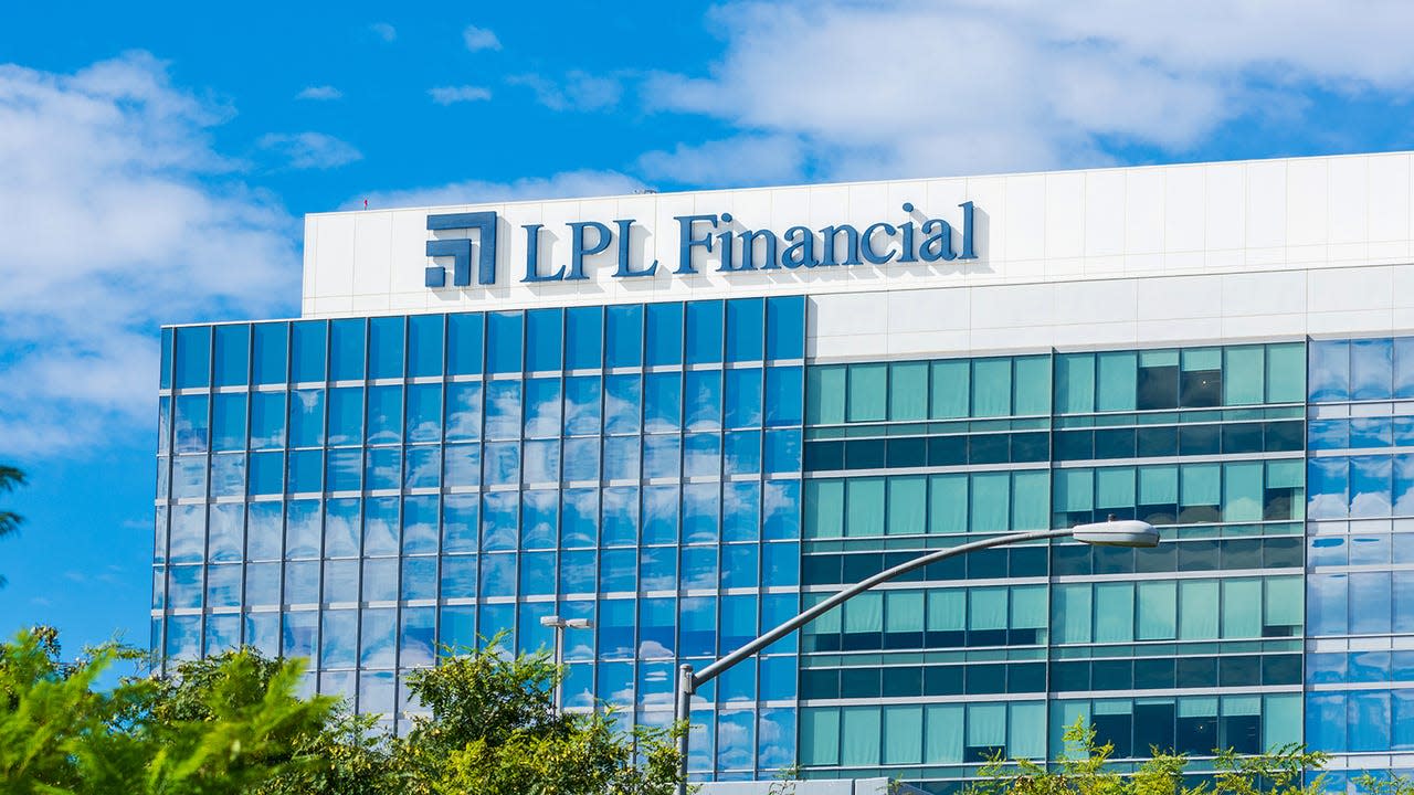 Tim Cincinnati Senilai 715 Juta Dolar Bergabung dengan LPL Financial untuk Percepat Pertumbuhan