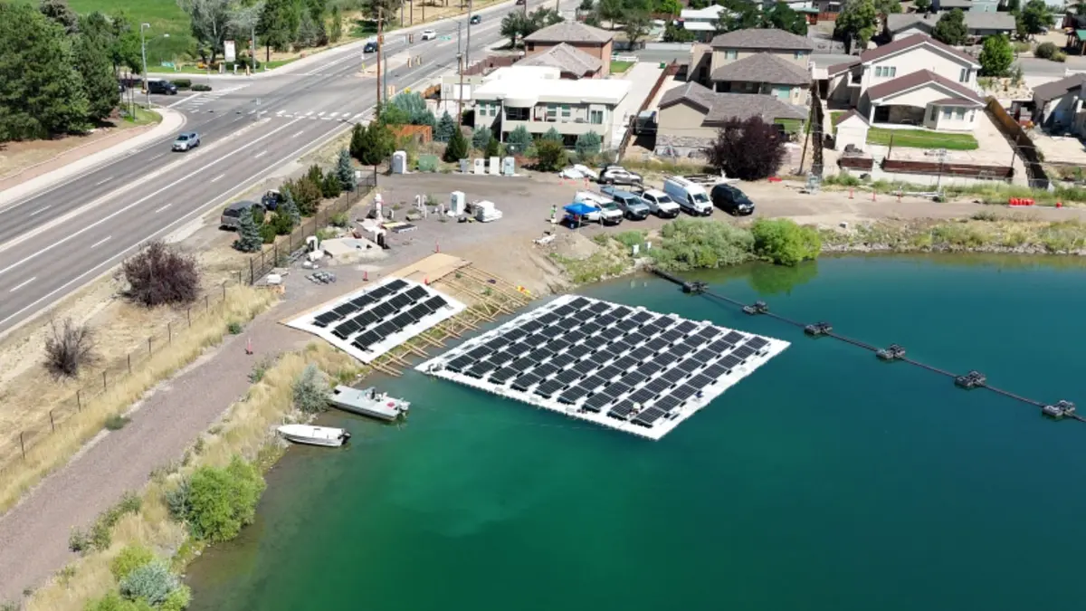 Proyek Tenaga Surya Terapung Pertama dengan Teknologi Pelacakan di Colorado