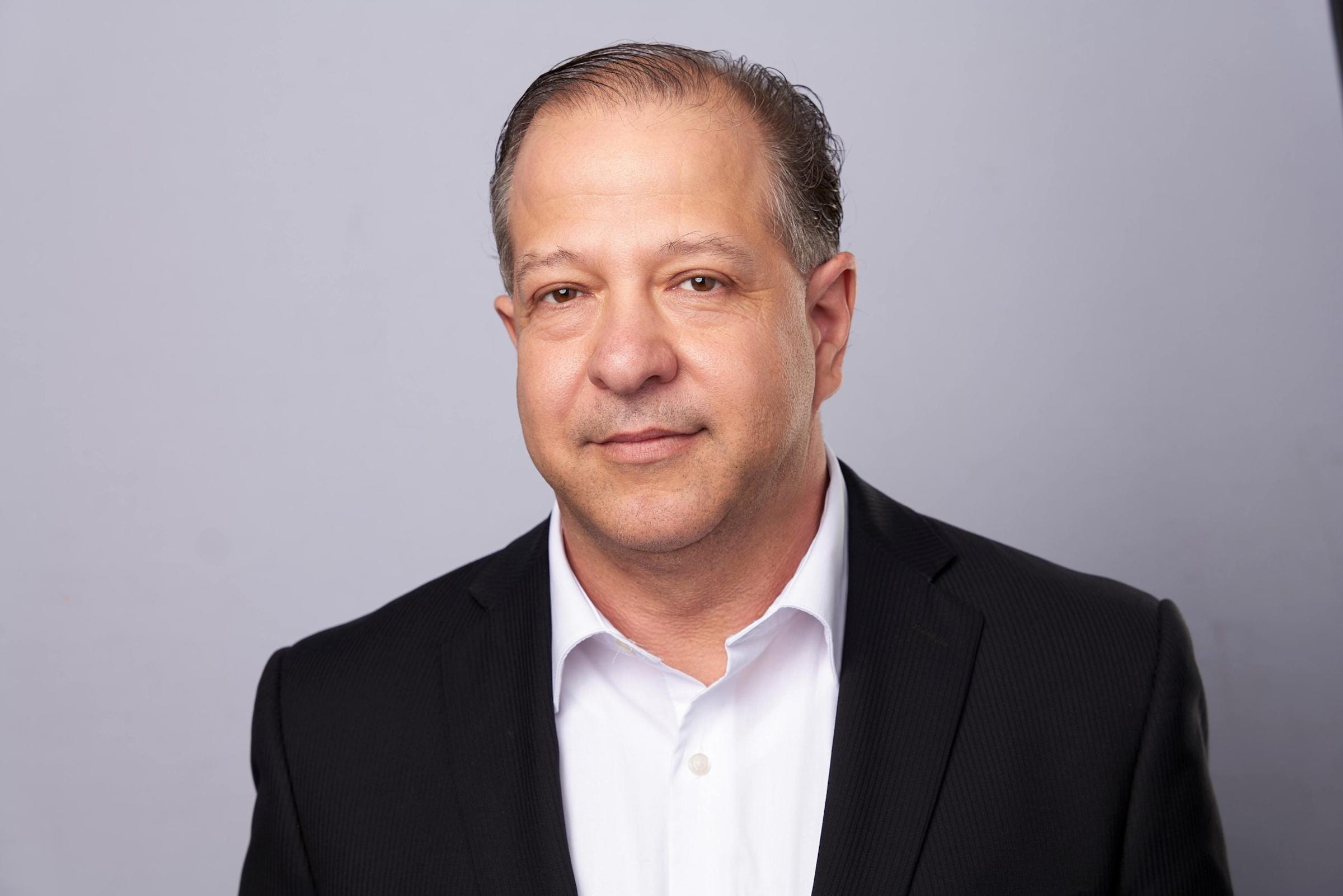 Bagaimana Teknologi ViewTrade Memudahkan Investasi Lintas Negara untuk Investor Ritel