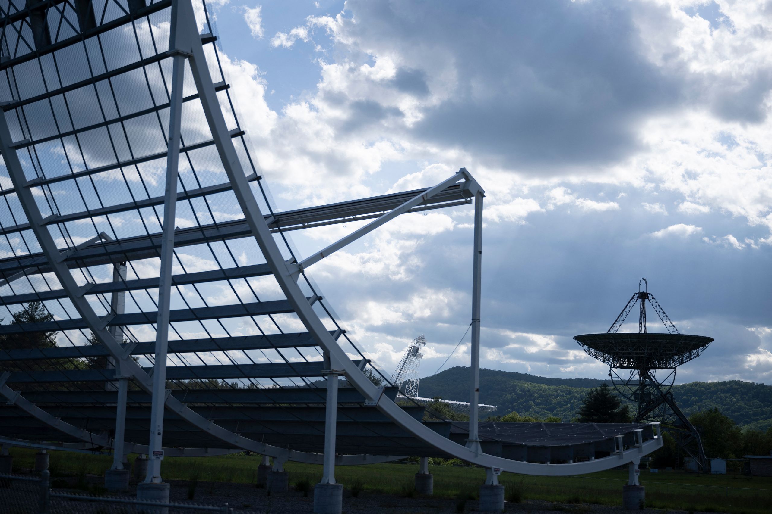 Ilmuwan Temukan Cara Baru Melacak Sumber Gelombang Radio Cepat di Alam Semesta