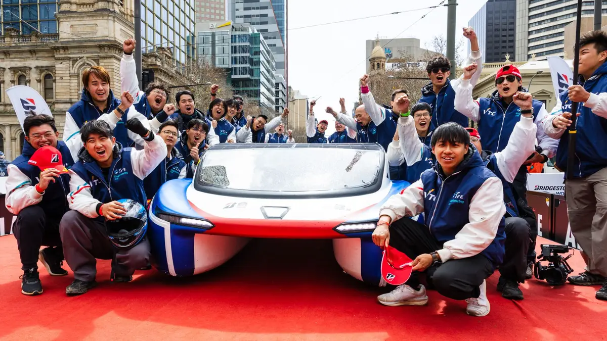 Sophie 8X Menang di Balapan Solar Challenge dengan Teknologi EV Ringan dan Efisien