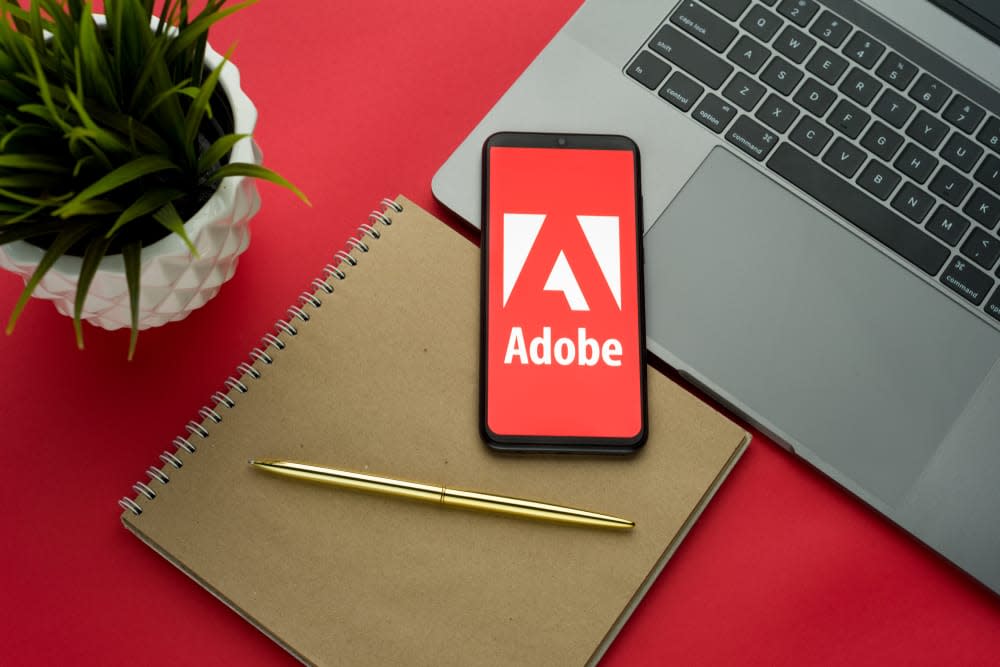 Mengapa Saham Adobe Turun Meski Bisnis dan AI Makin Kuat?