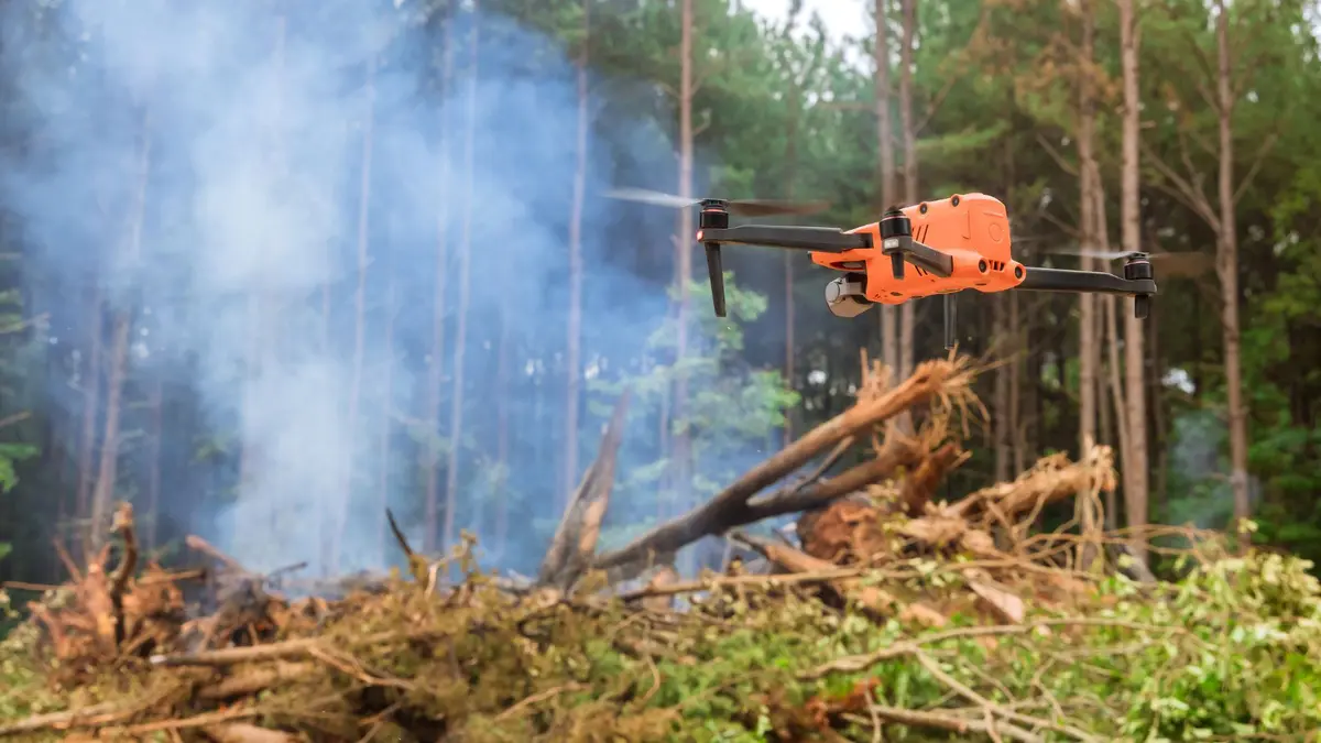 Drone Otonom dengan AI Terbang Masuk Asap Kebakaran untuk Prediksi Lebih Akurat