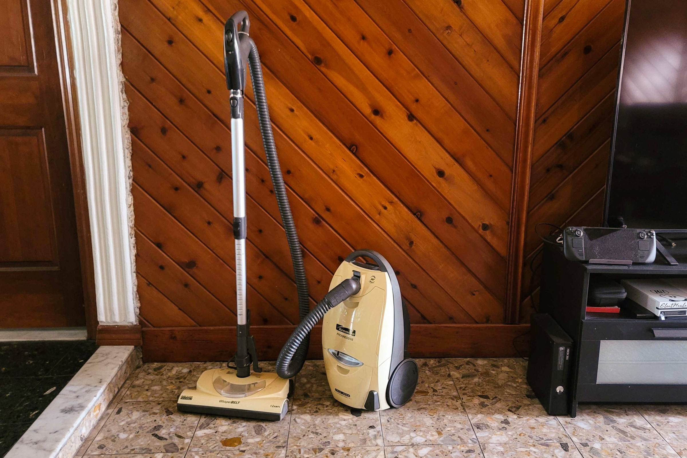 Kenapa Vacuum Cleaner Klasik Kenmore Jadi Favorit Emma Roth di Era Teknologi Modern