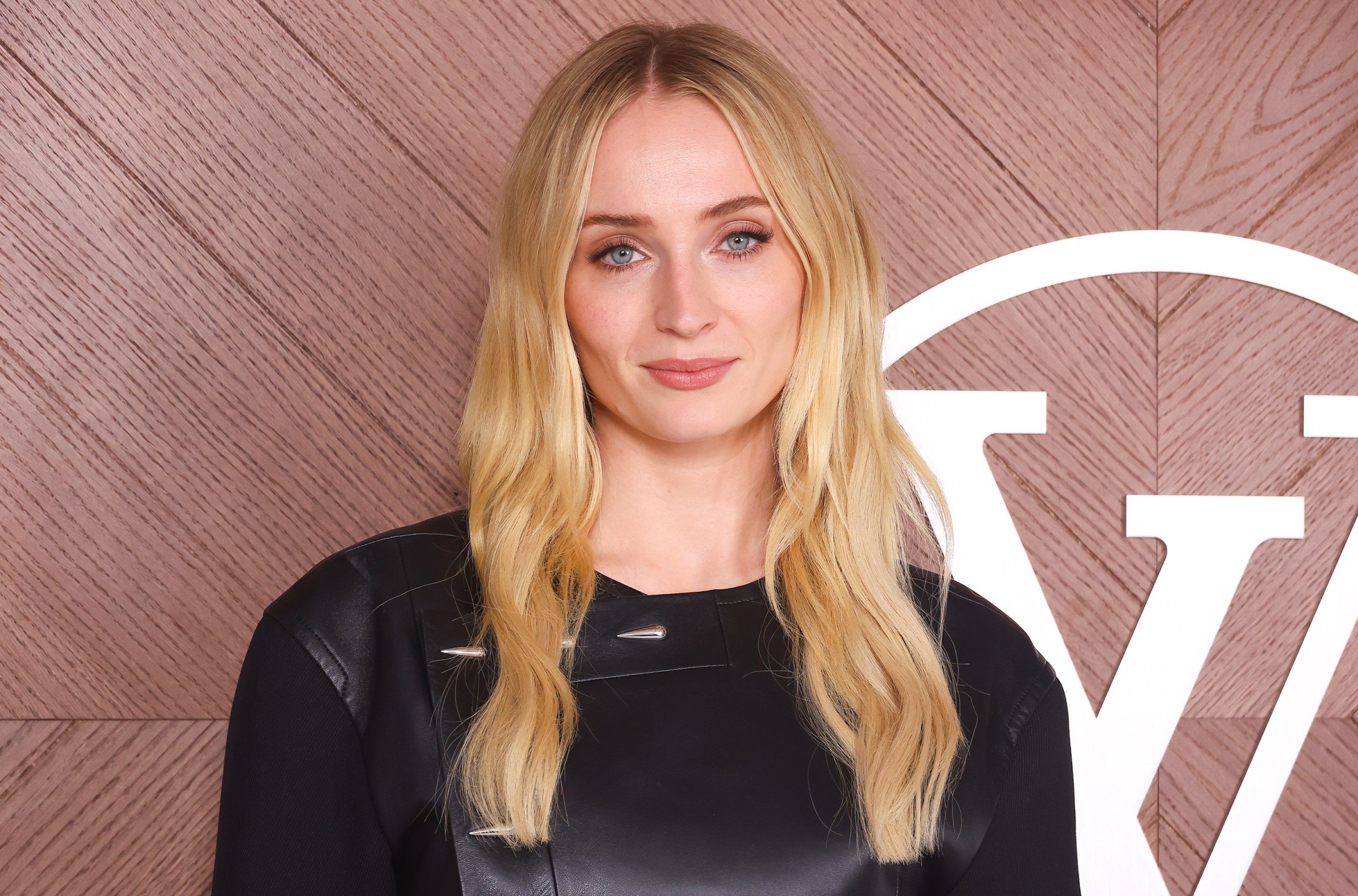 Sophie Turner Jadi Lara Croft, Phoebe Waller-Bridge Garap Serial Tomb Raider Amazon