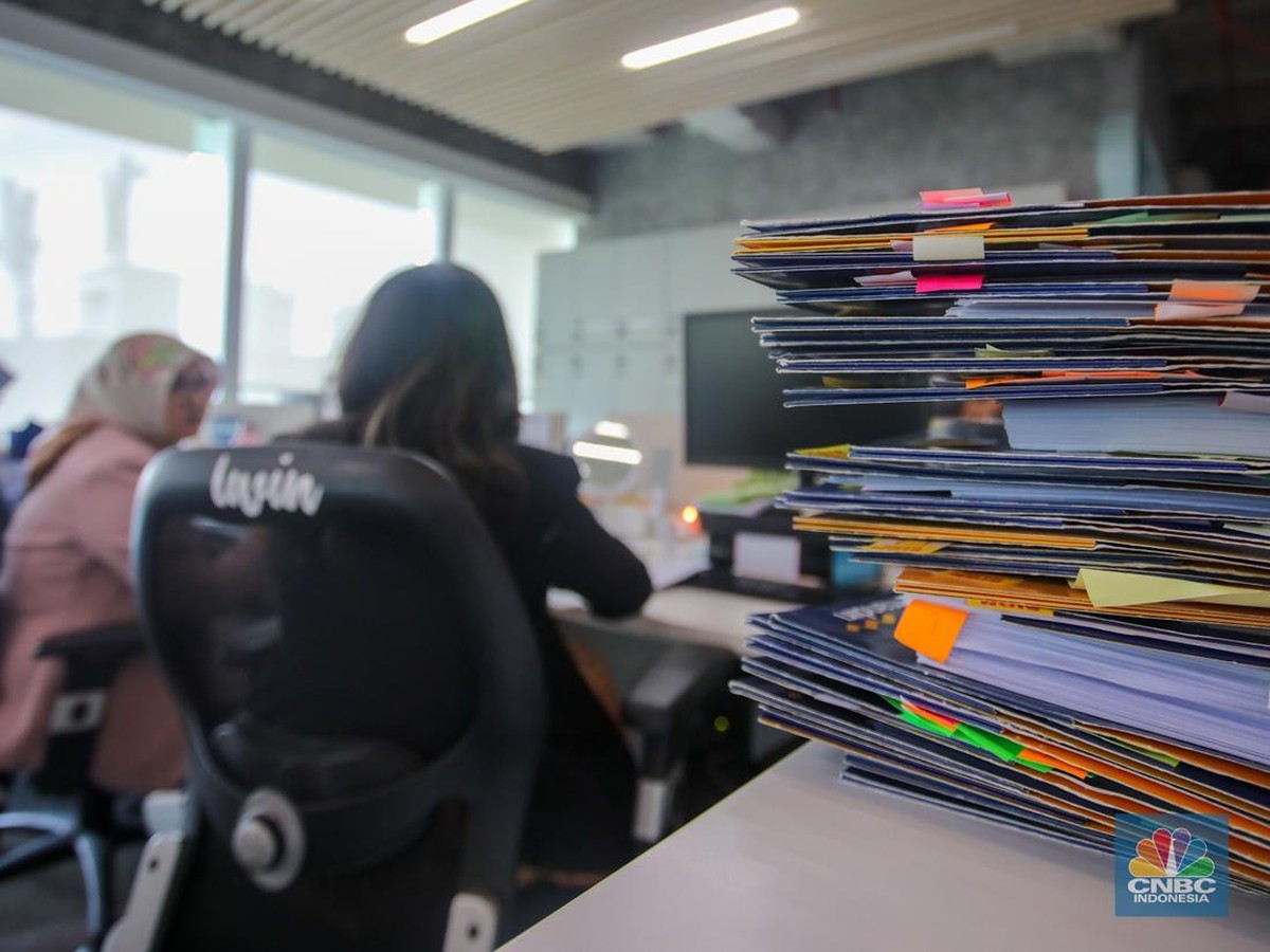 Separuh Pekerja Inggris Khawatir Kehilangan Pekerjaan Karena AI