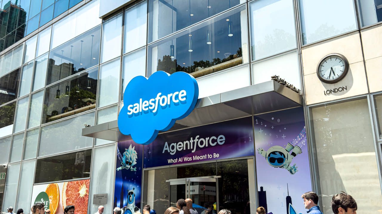 Salesforce Raih Pendapatan Meningkat, Tapi Pertumbuhan AI Masih Kecil