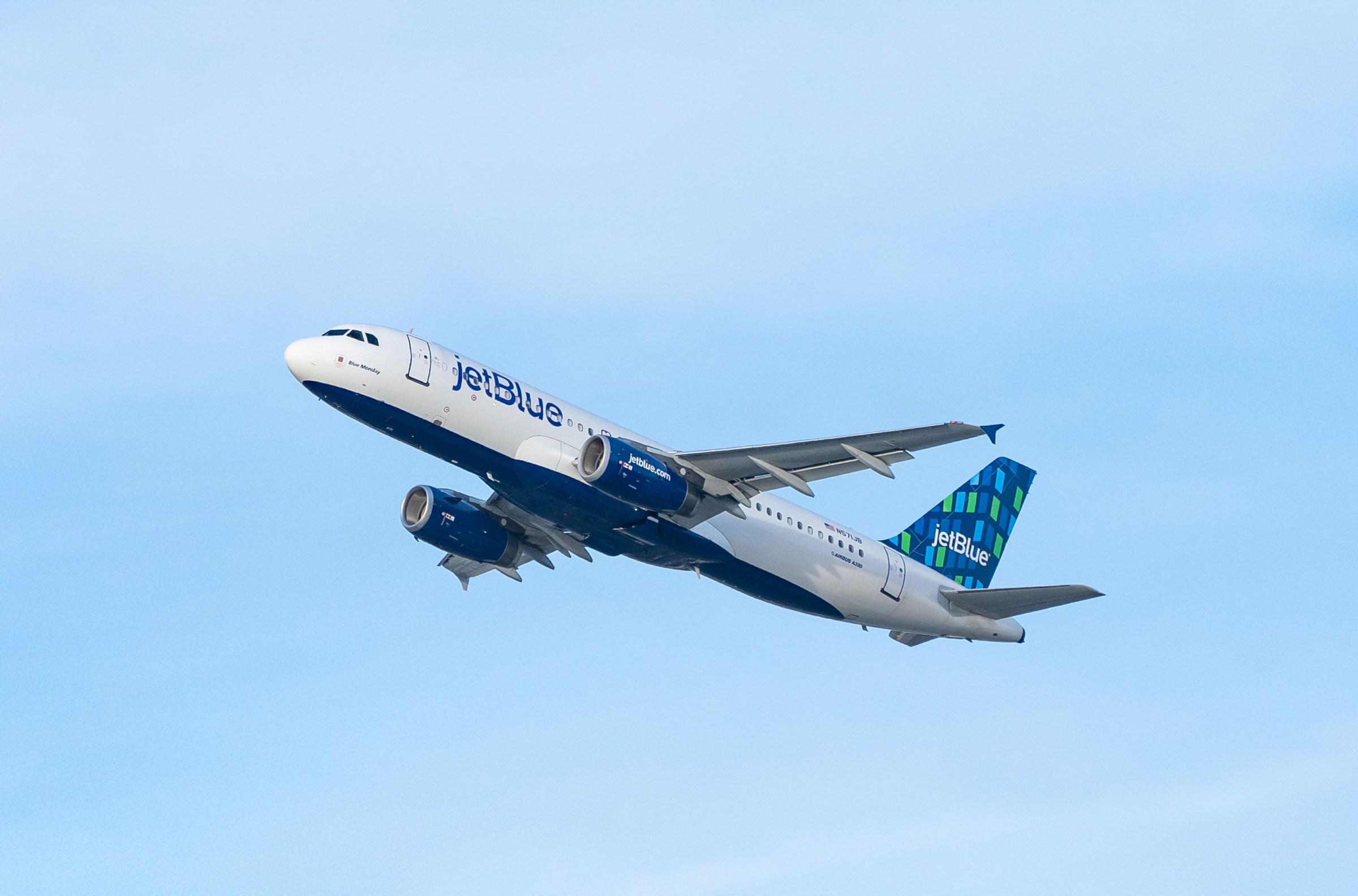 Amazon Gandeng JetBlue Sediakan Wi-Fi Satelit di Pesawat Mulai 2027