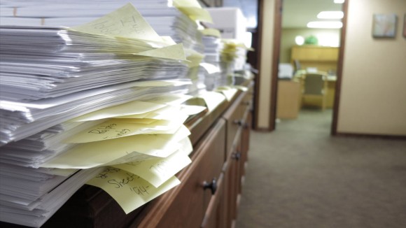 Mengungkap Jaringan Paper Mill Ukraina: Ribuan Artikel Penelitian Palsu Terkuak