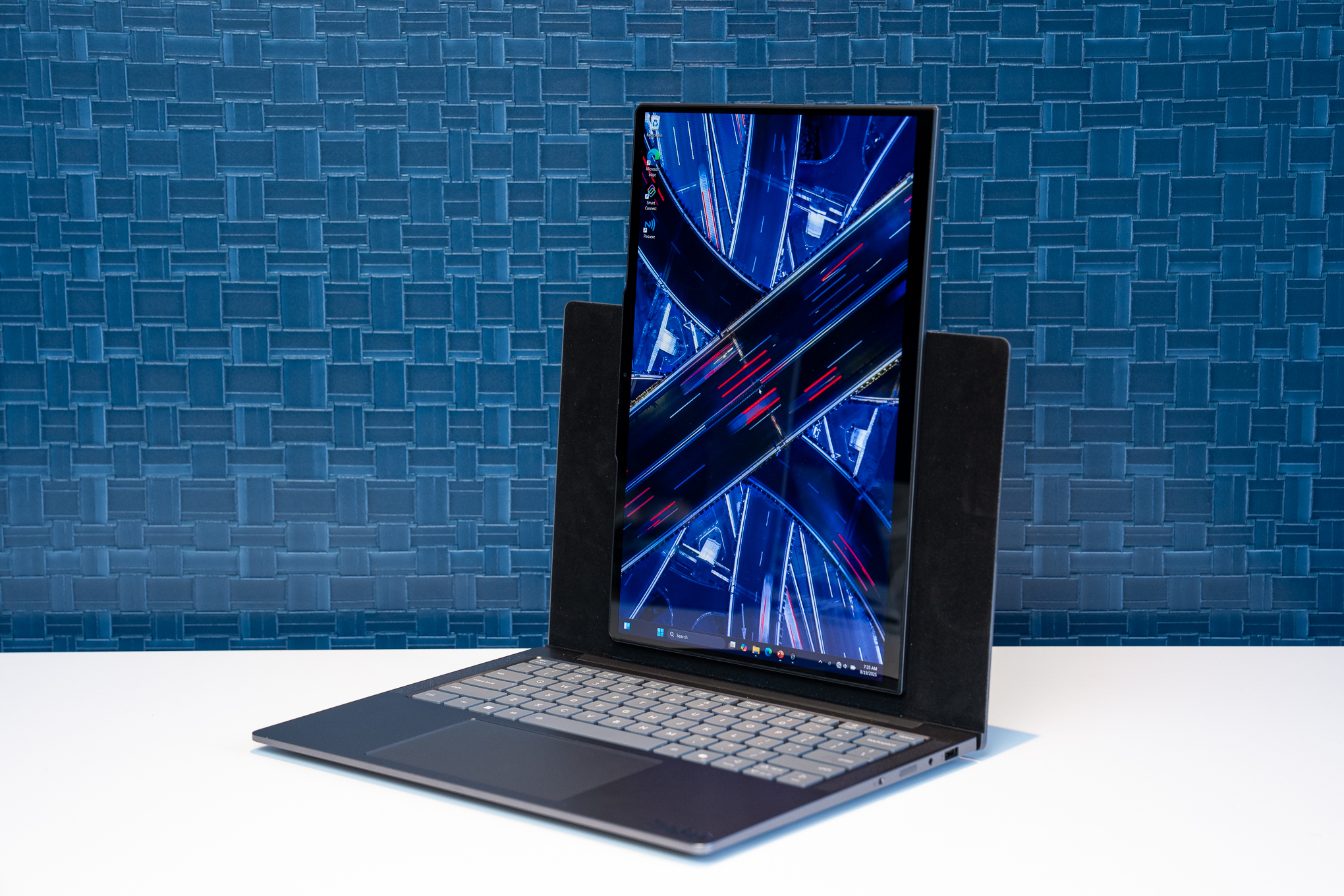 Lenovo Rilis Laptop dengan Layar Bisa Diputar Vertikal, Inovasi Simpel dan Fungsional