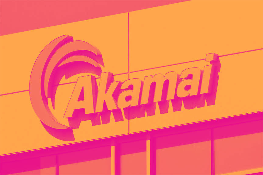 Membedakan Perusahaan yang Menghasilkan Kas: monday.com vs Akamai & Paylocity