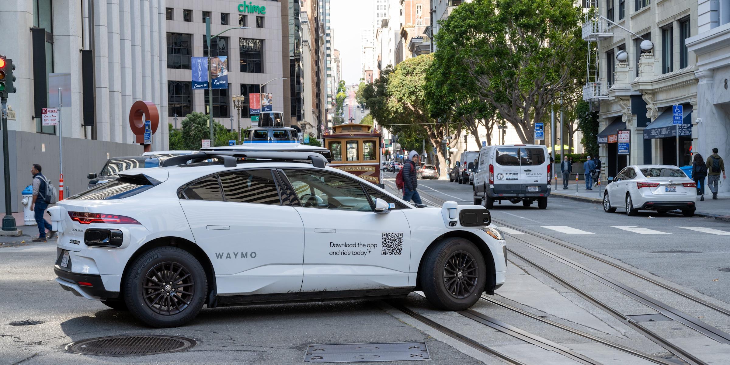 Dampak Robotaksi Terhadap Upah Pengemudi Ride-Hailing di Kota Besar AS