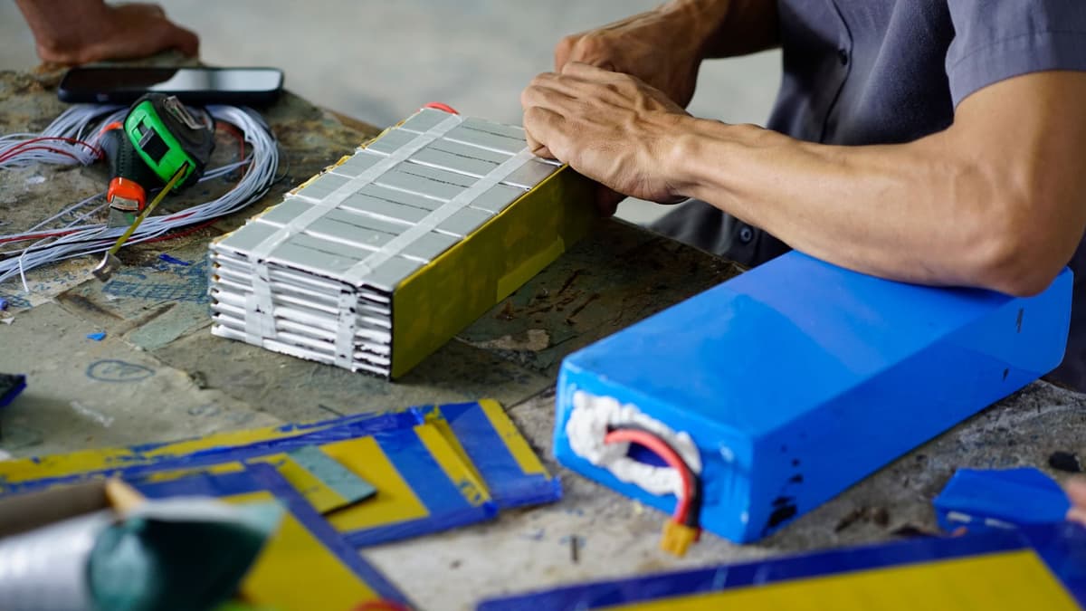 Terobosan Baterai Lithium-Metal: 800 Km Sekali Isi dan Isi Ulang 12 Menit