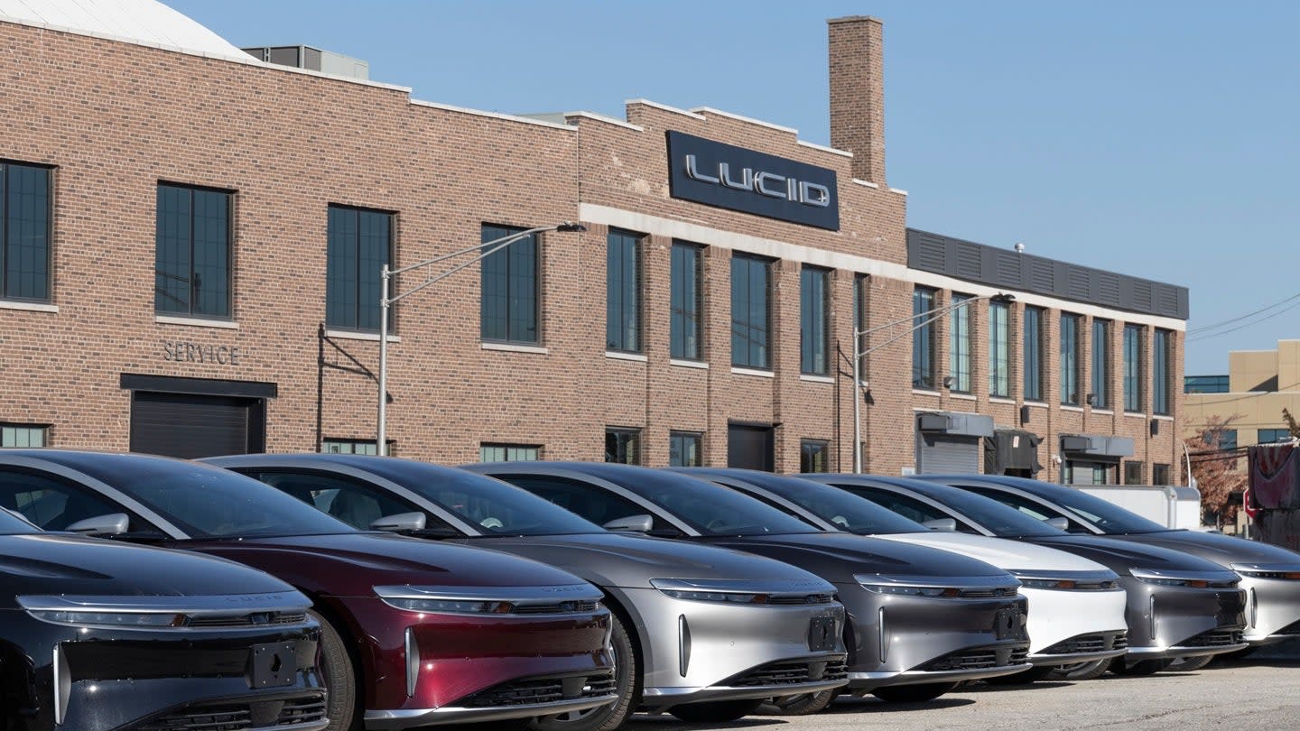 Uber Investasi Rp4,5 T di Lucid untuk Robotaxi Otonom Premium Tahun 2026