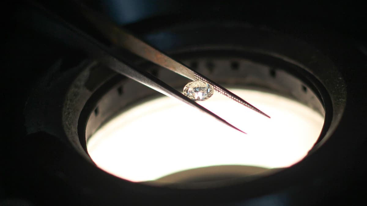 Metode Baru Sintesis Nanodiamond dengan Radiasi Elektron di Laboratorium Tokyo