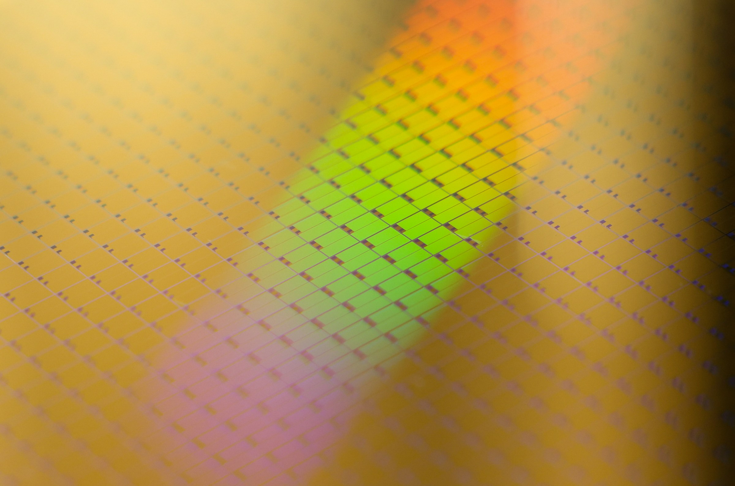 Bahaya Tersembunyi PFAS: Kimia Abadi dalam Chip Komputer dan Lingkungan