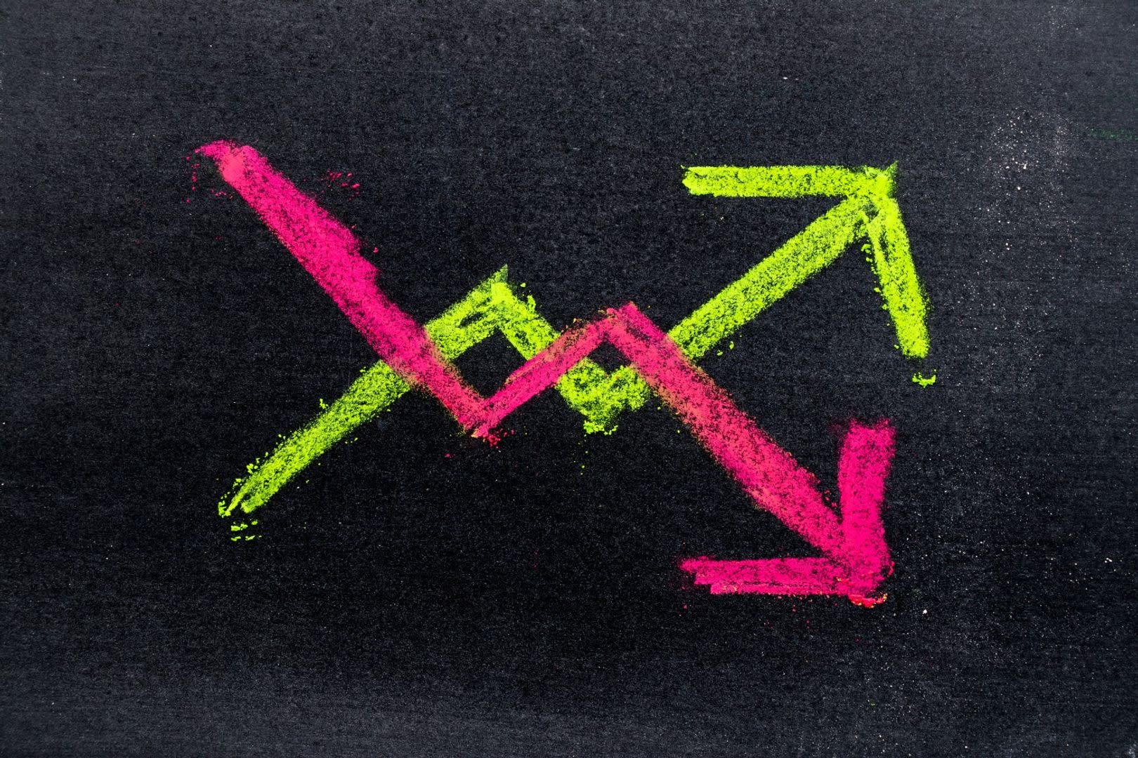 Sentimen Berbeda di Pasar Crypto: Bullish XRP dan SOL, Bearish BTC dan ETH