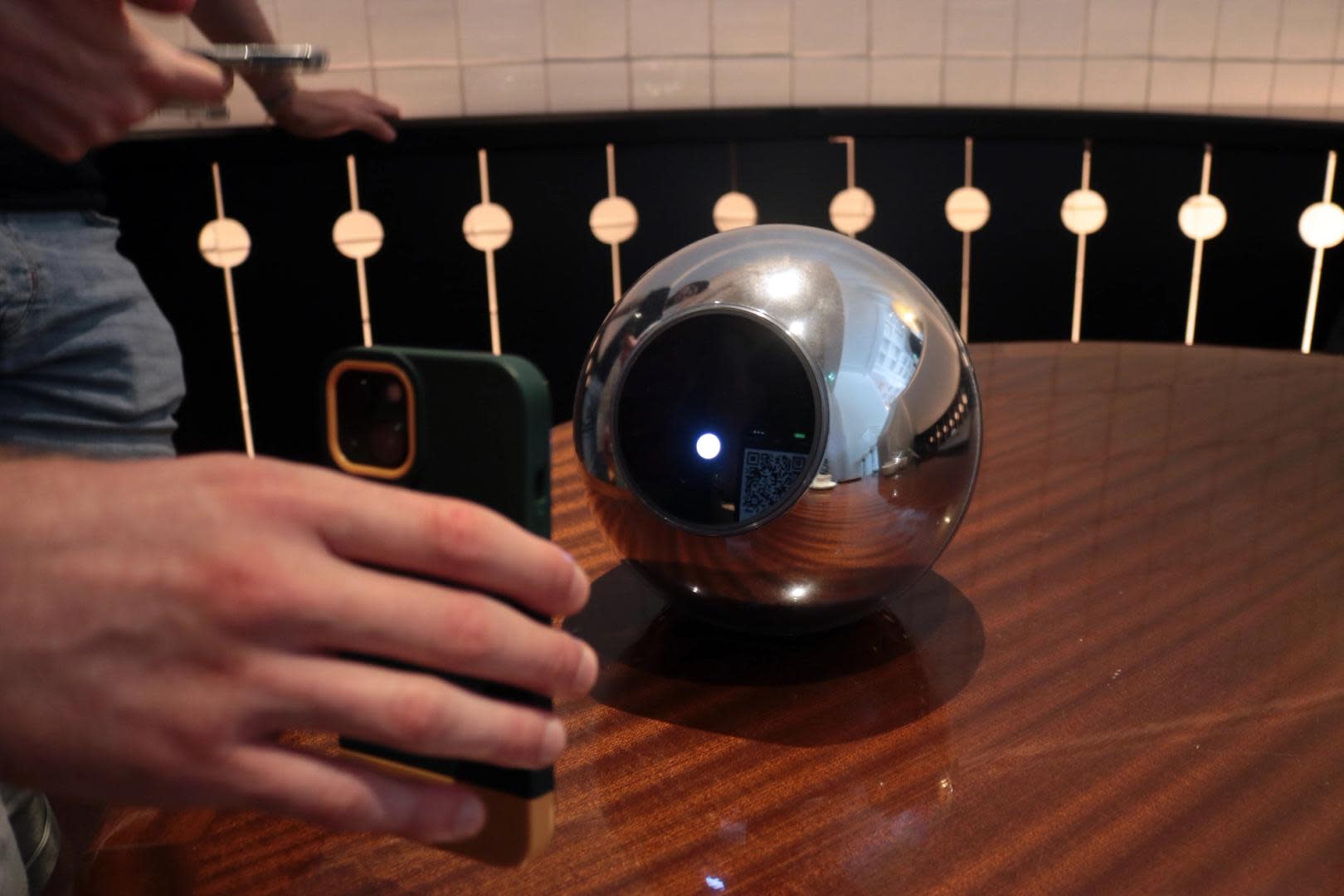 Worldcoin WLD Melonjak 25% Didukung Kemitraan Baru dan Investasi Besar