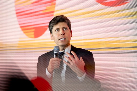 Sam Altman Ungkap Sulitnya Bedakan Postingan Manusia dan Bot di Media Sosial