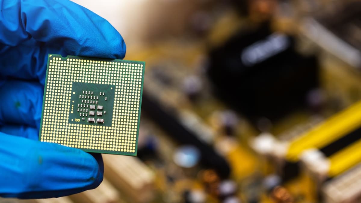 Chip AI Baru Gunakan Cahaya untuk Operasi Lebih Cepat dan Hemat Energi