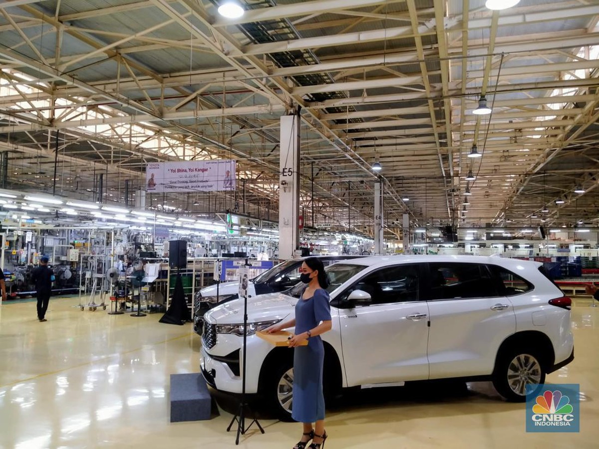 Toyota Pionir Hybrid EV, Kijang Innova Zenix Terlaris di Indonesia 2024