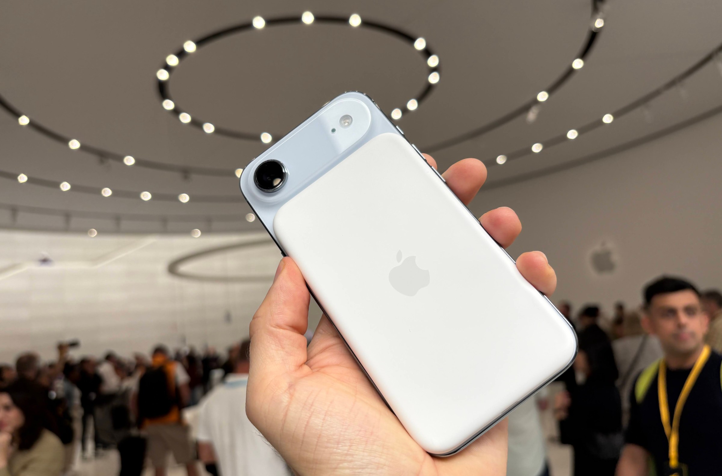 Apple Rilis MagSafe Battery Pack Lebih Tipis Khusus iPhone Air