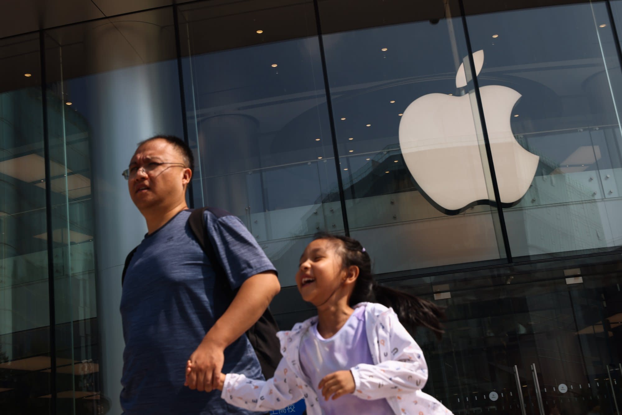 Regulasi eSIM Hambat Penjualan iPhone Air di China Hadapi Rival Lokal