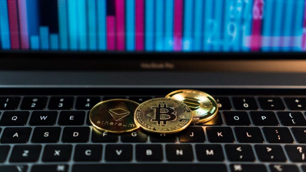 Panduan Alokasi Emas dan Bitcoin dalam Portofolio Investasi Ideal Menurut BlackRock