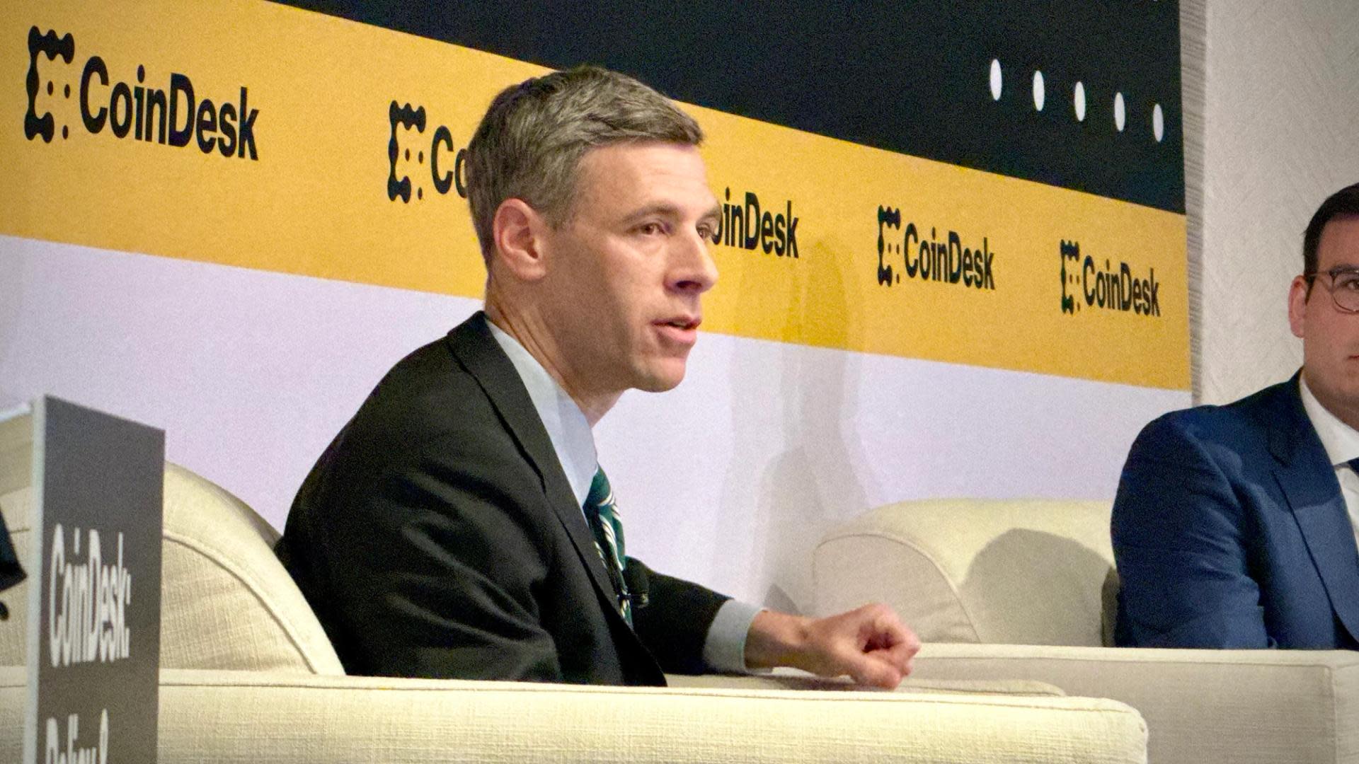 OCC Gencarkan Regulasi Baru untuk Hentikan Debanking Bisnis Kripto di AS