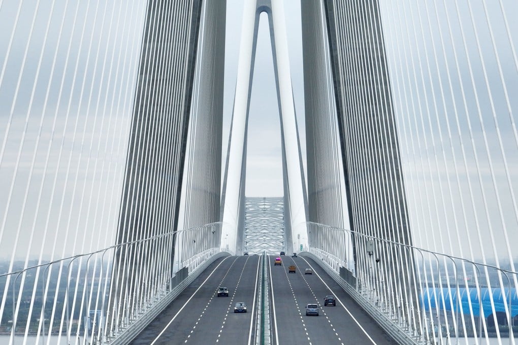 Jembatan Kabel-Stay Terpanjang Dunia dengan Desain Asimetris Revolusioner di Tiongkok