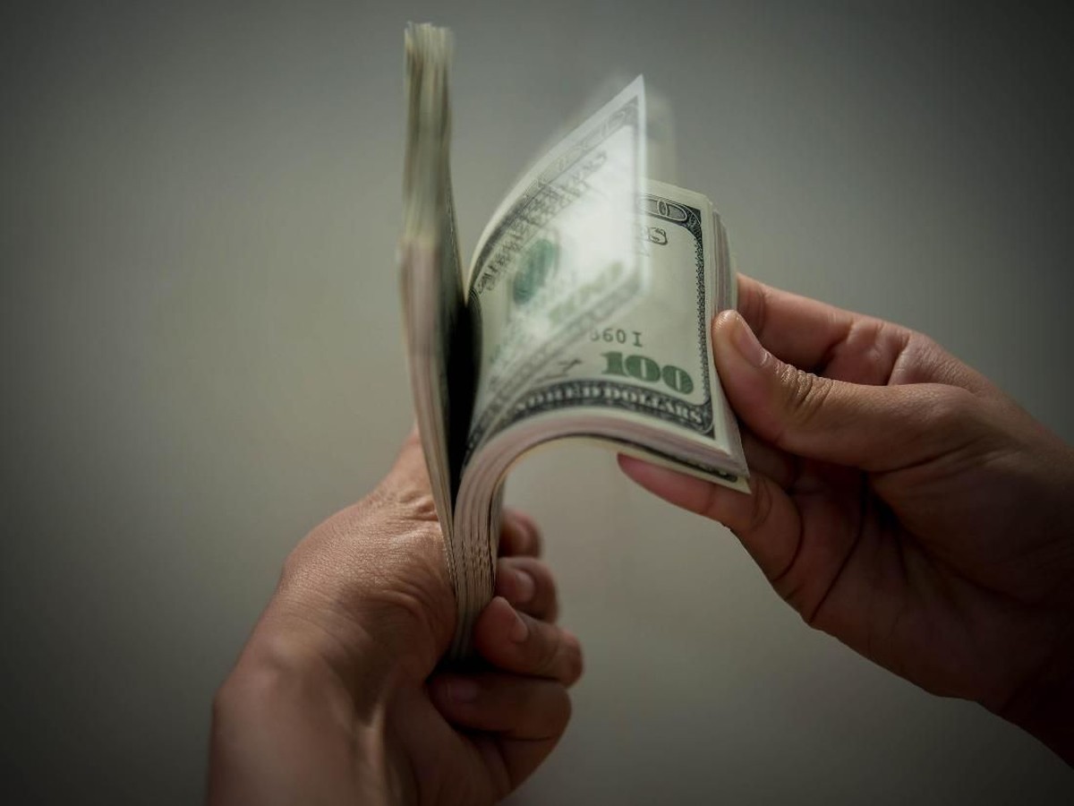 Wanita dipecat karena AI yang Dilatihnya, Bank Batalkan PHK Massal