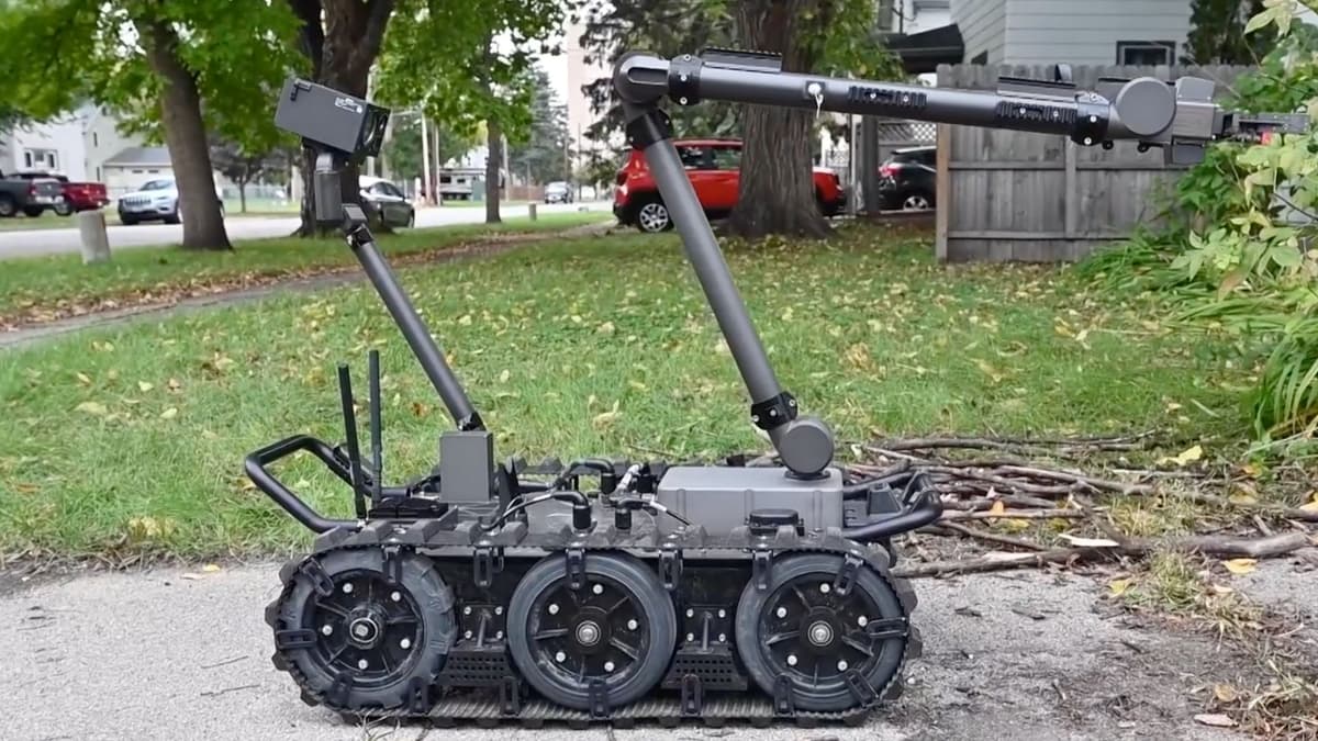 Inovasi Sistem Persepsi Kedalaman Robot Militer Bantu Penjinak Bom Selamatkan Nyawa