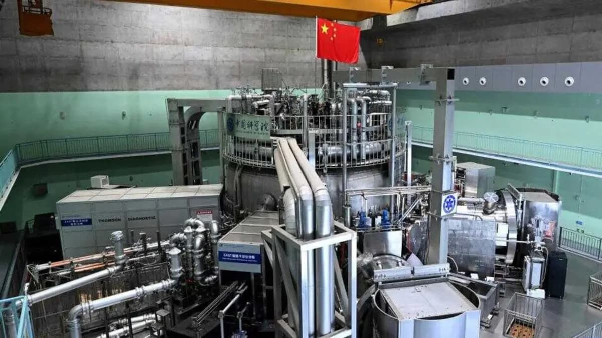 Reaktor ‘Matahari Buatan’ Cina Pecahkan Rekor Operasi Plasma Fusi Lama