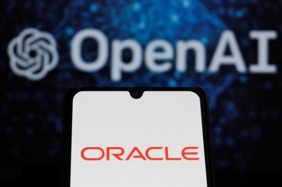 Kesepakatan Rp 4.93 quadriliun ($300 Miliar)  OpenAI-Oracle: Kunci Infrastruktur AI Masa Depan
