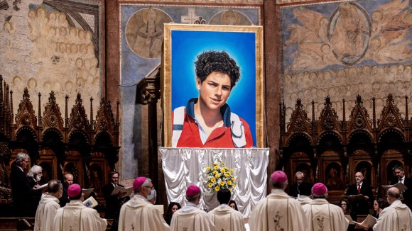 Teknologi Digital dan AI dalam Dunia Agama: Peluang dan Tantangan Baru