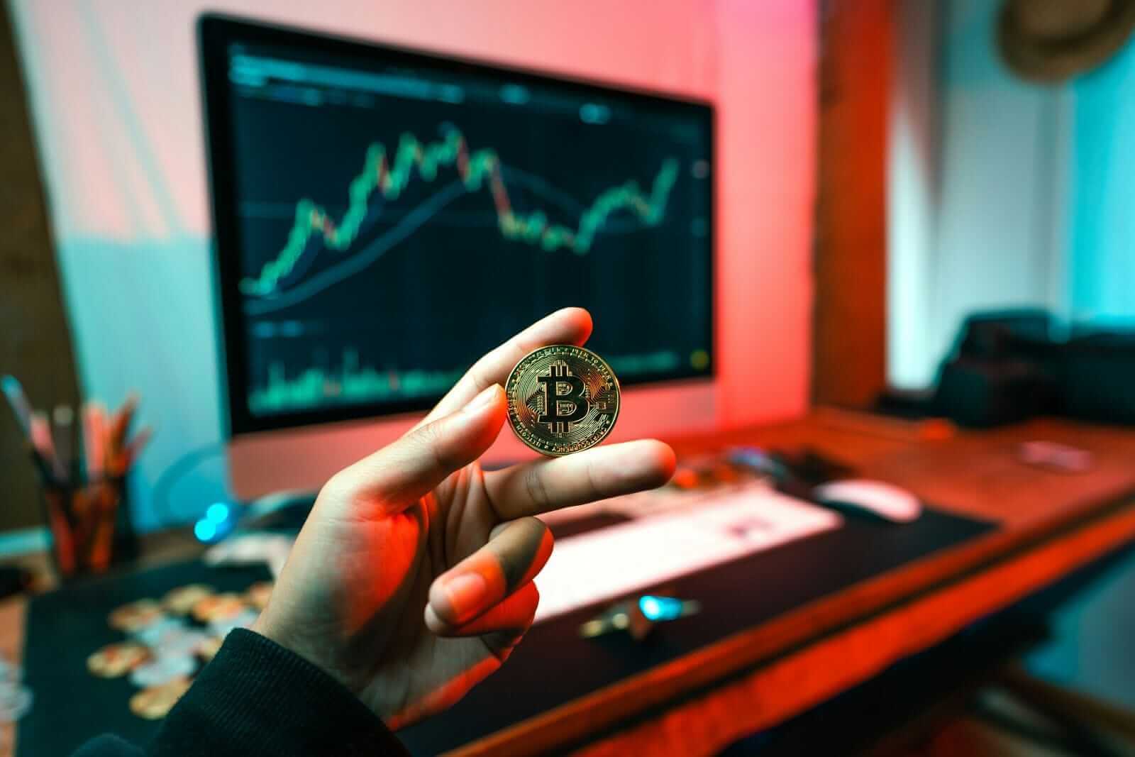 Strategi Bitcoin Terpionir: Peluang Beli di Tengah Turunnya Saham MSTR?