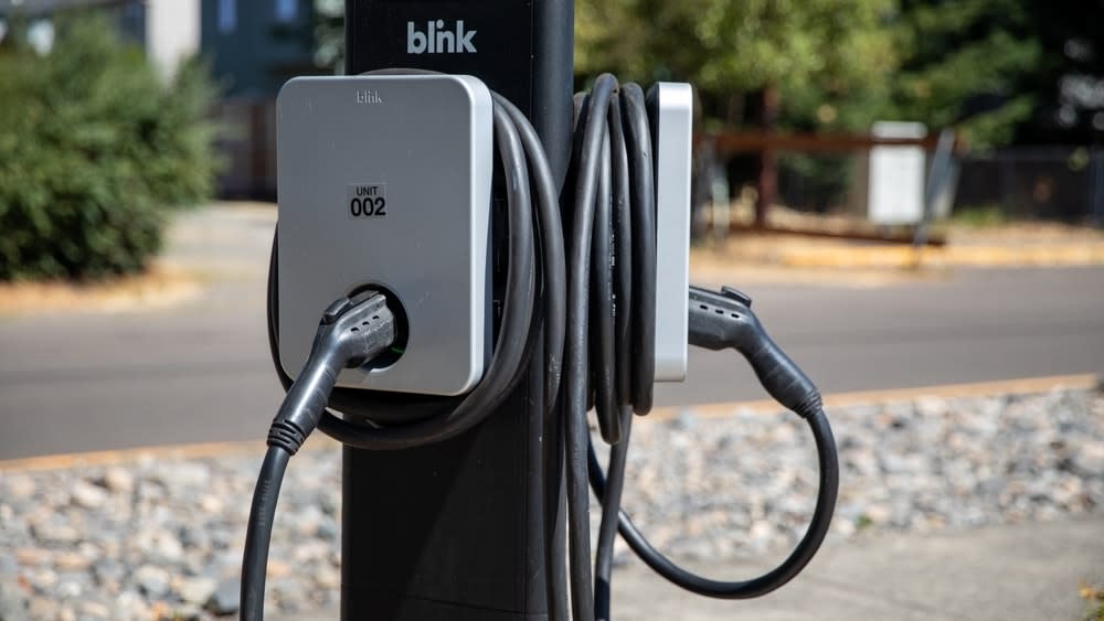 Blink Dapat Sertifikasi Penting, Dorong Pengisian Mobil Listrik Lebih Aman