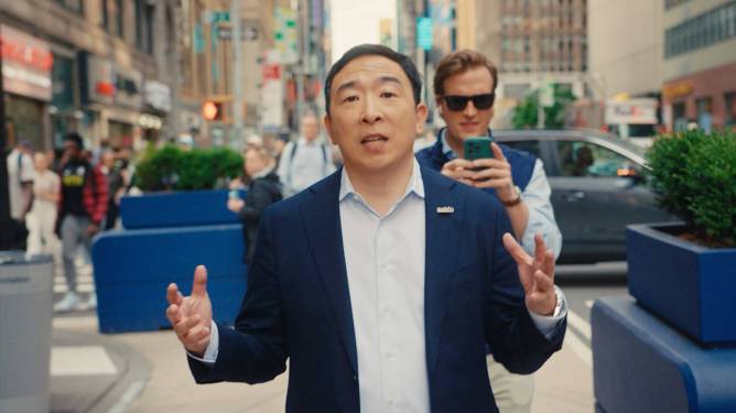Andrew Yang Luncurkan Noble Mobile, Operator Seluler yang Beri Uang Jika Pakai Data Lebih Sedikit