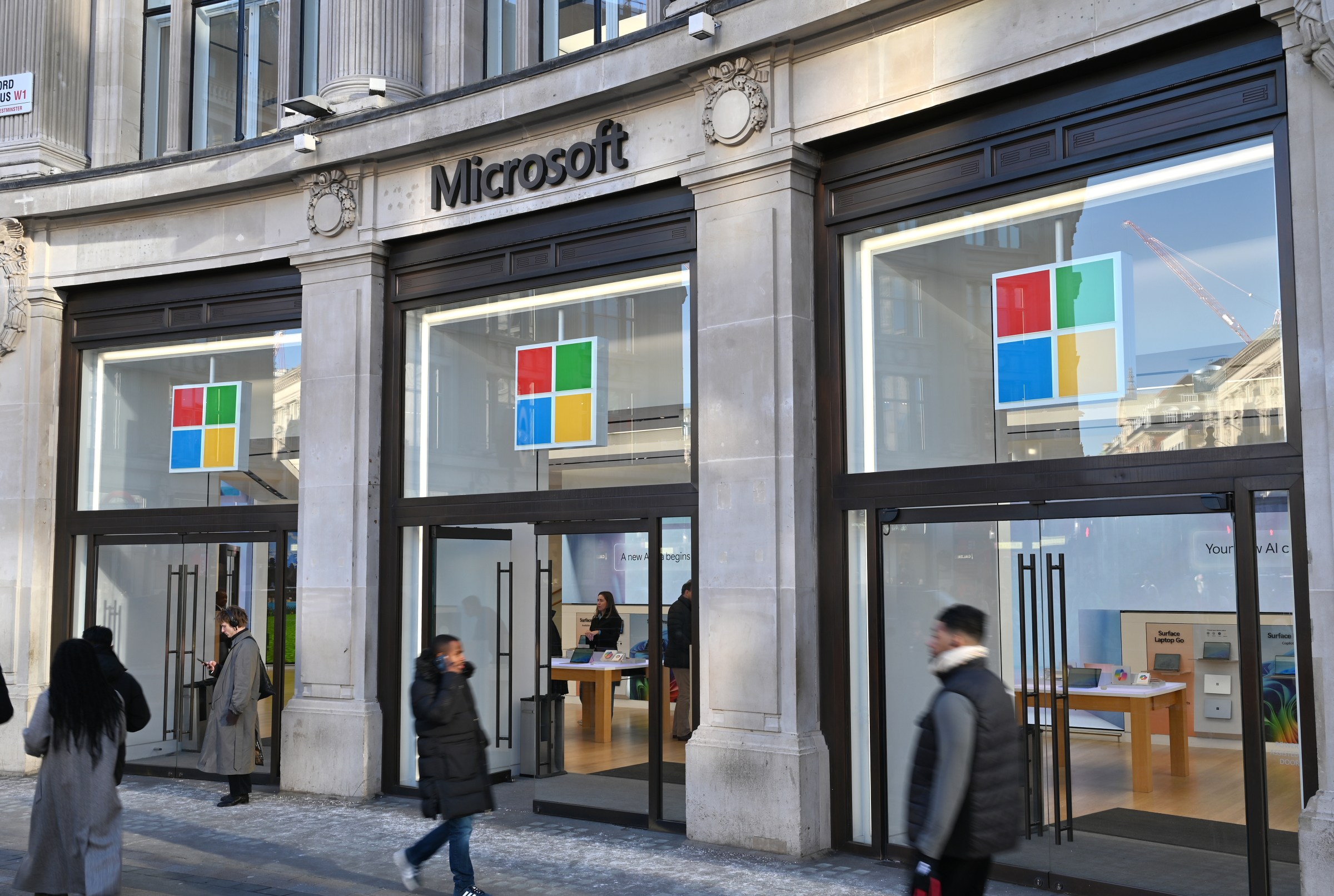 Microsoft Investasi £22 Miliar Bangun Superkomputer AI Terbesar di Inggris