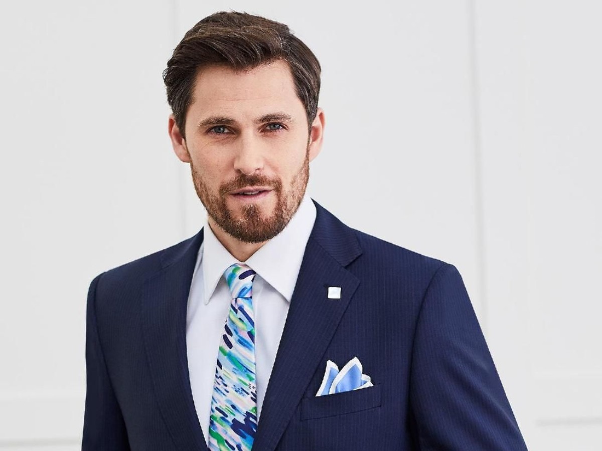 Cara Mudah Membuat Foto Formal dengan Jas di Lift Pakai Gemini AI Google