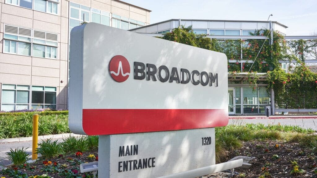Broadcom dan Lloyds Kerja Sama Percepat Transformasi Digital Bank Terbesar Inggris
