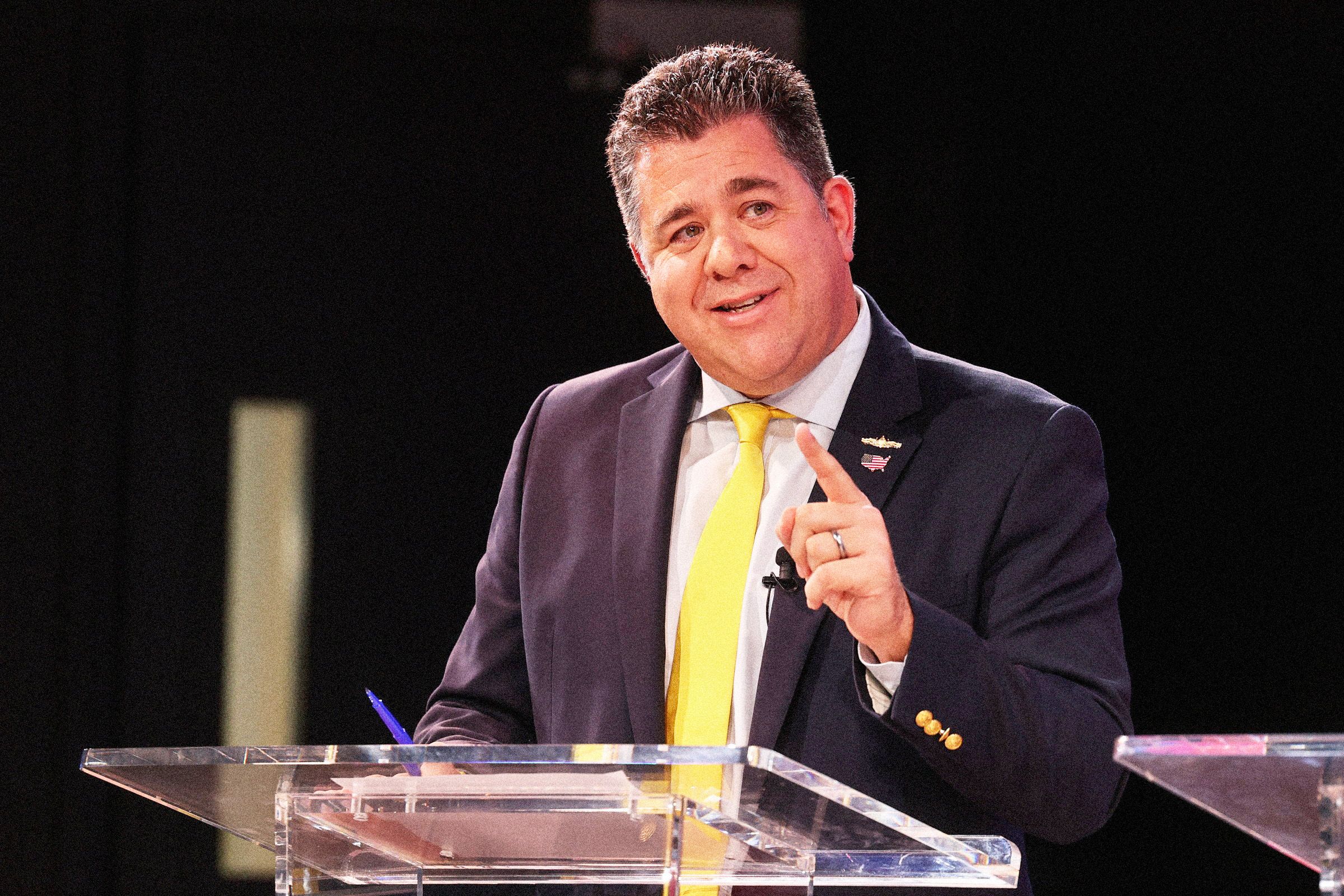 Kontrak Pelatihan Sniper Kontroversial di Tengah Ketegangan Politik Amerika