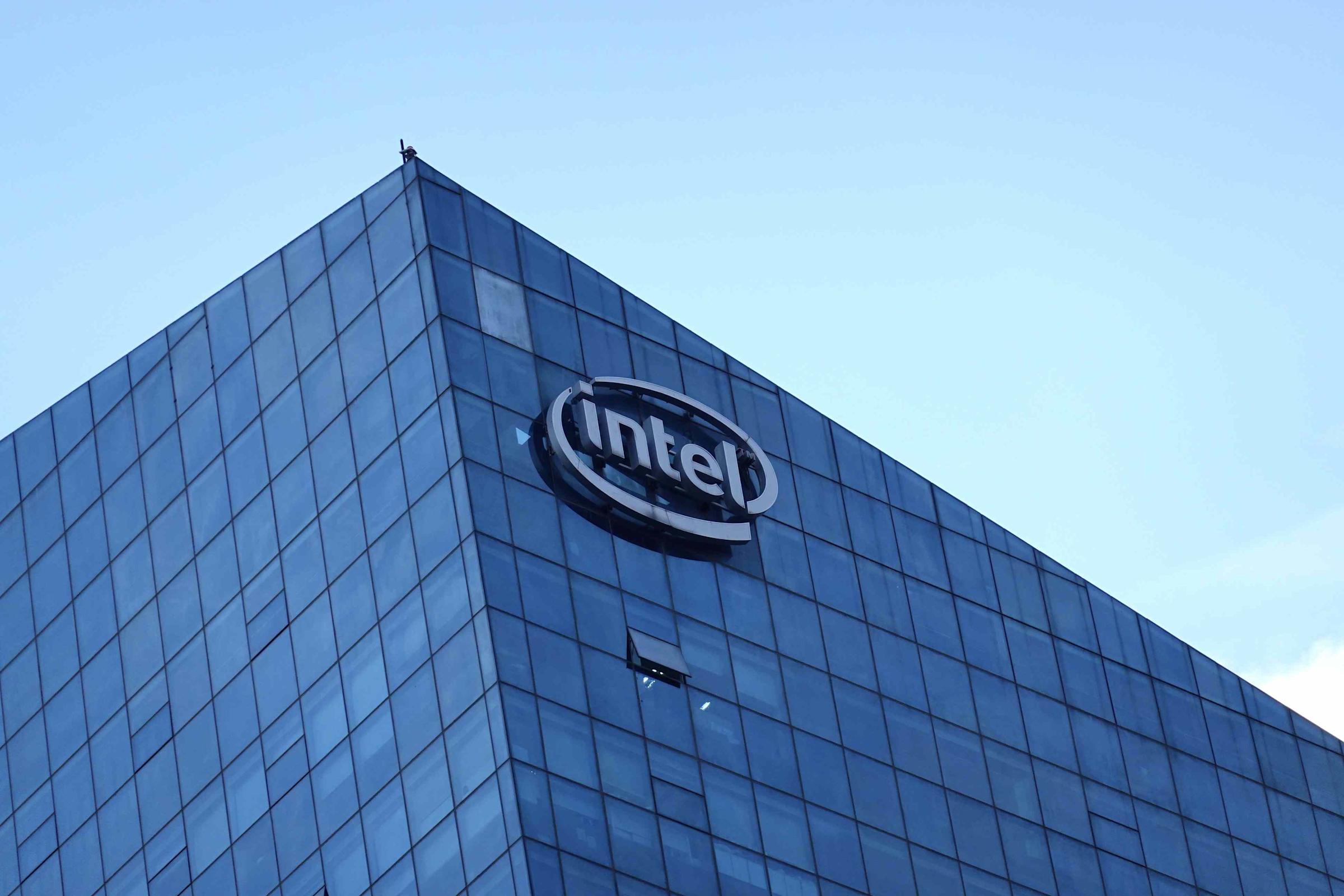 Nvidia Investasi 5 Miliar Dollar di Intel untuk Kembangkan Chip AI Bersama