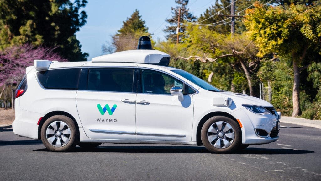 Via dan Waymo Bawa Mobil Otonom ke Layanan Transit Publik Chandler