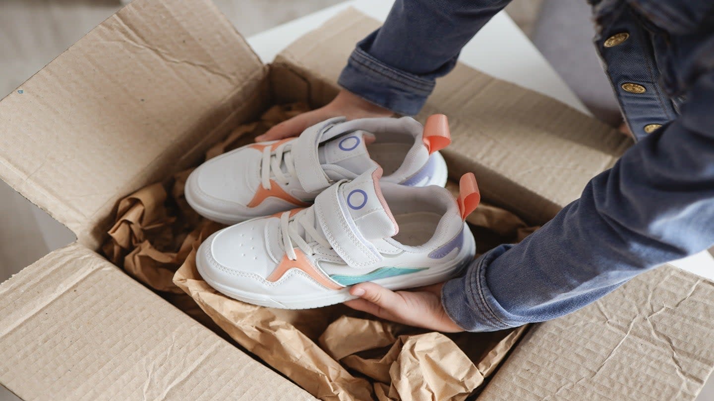 Kemitraan DSW dan Uber Eats Tawarkan Sepatu dan Aksesori dengan Pengiriman Cepat