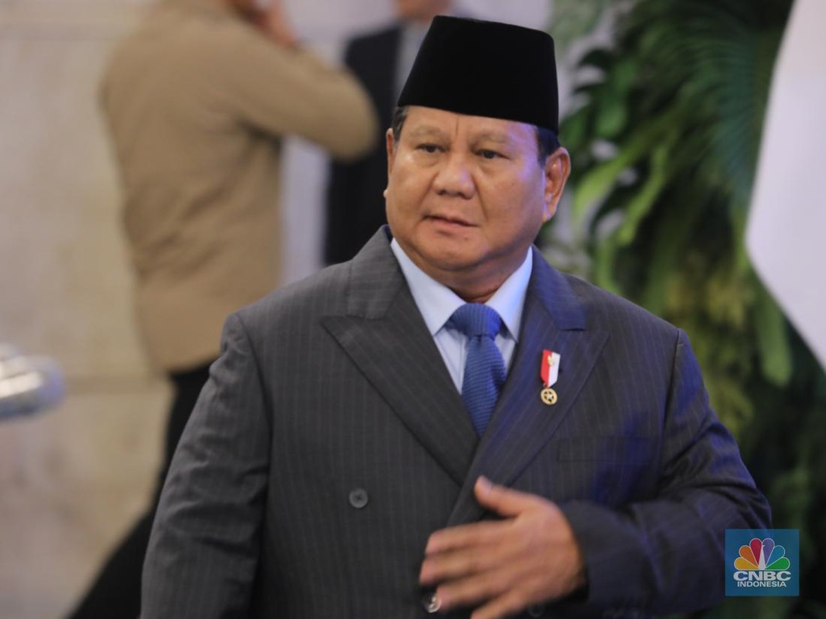 Prabowo Bagikan 330 Ribu Smart Screen untuk Dukung Digitalisasi Sekolah
