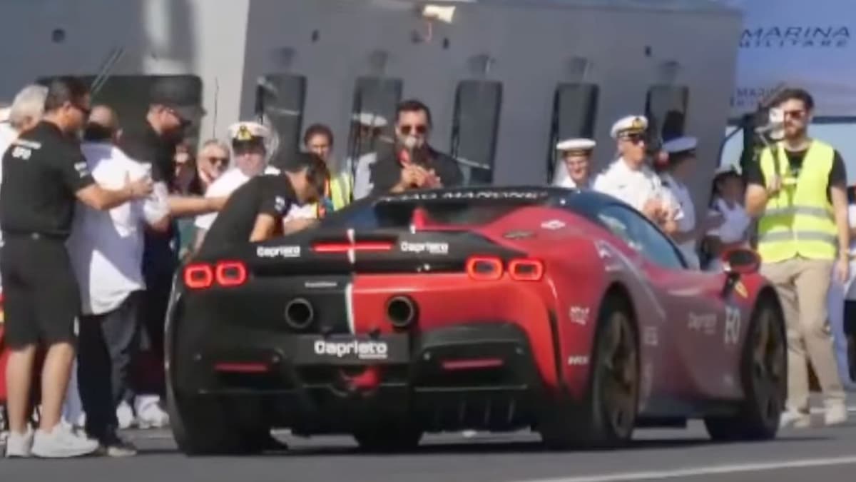 Fabio Barone Memecahkan Rekor Kecepatan Mobil di Dek Kapal Induk Italia