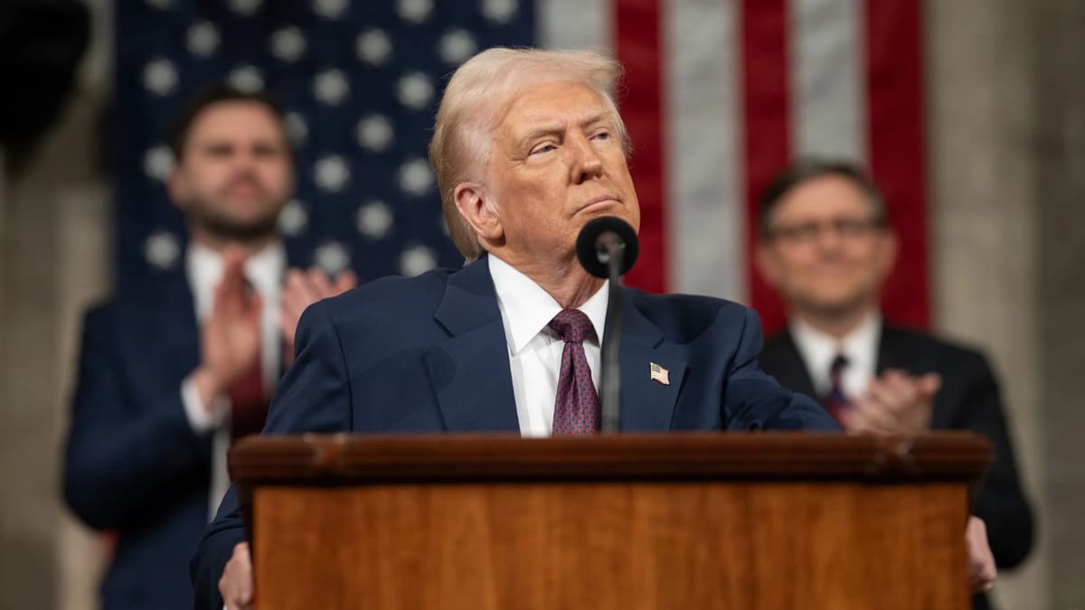 Trump Perketat Visa H-1B dengan Biaya 100 Ribu Dolar, Industri Teknologi Terancam