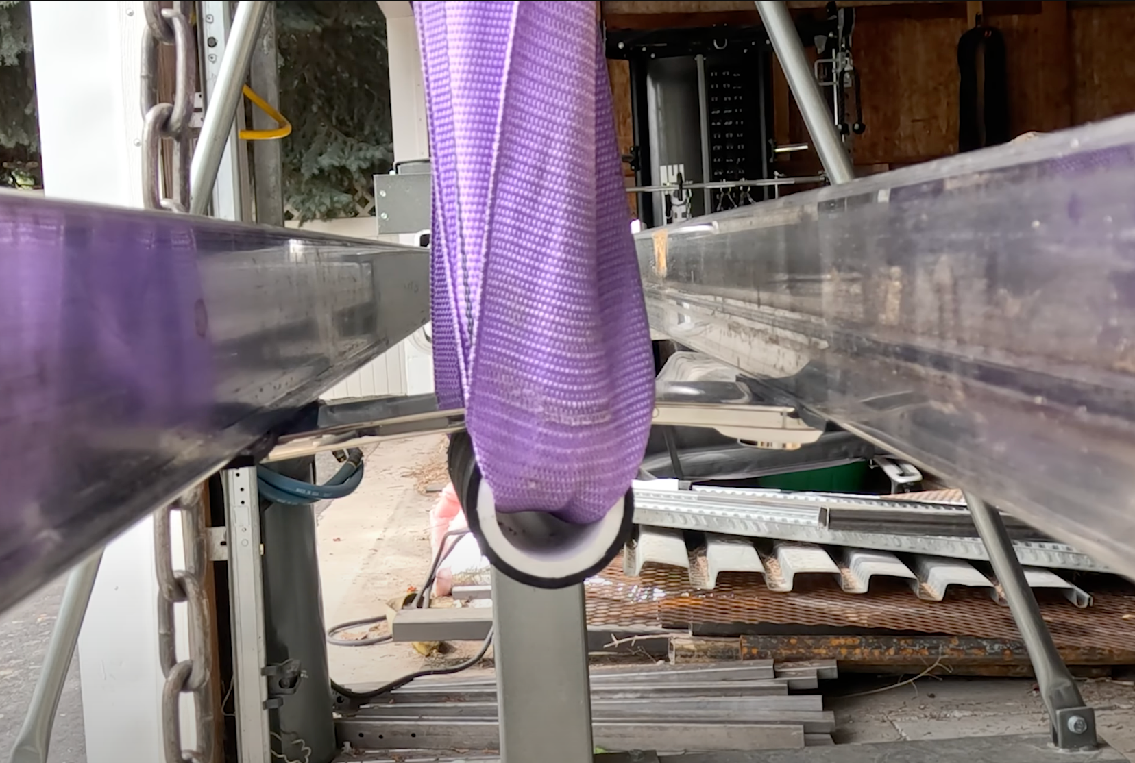 Tes Kekuatan iPhone Air: Rangka Titanium Tahan Tekanan Hingga 216 Pounds